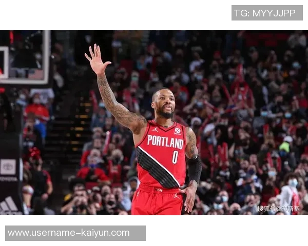 开拓者官方发布庆祝海报利拉德与杨瀚森携手替补席欢庆胜利 开拓者官方发布庆祝海报利拉德与杨瀚森携手替补席欢庆胜利