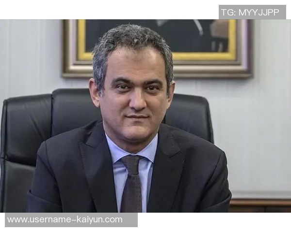 厄泽尔回应土耳其足协称离开获球队同意期待公正对待